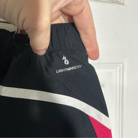 New Balance Women's Momentum Running Shorts Medium Black Hot Neon Pink White NWT - Picture 6 of 12